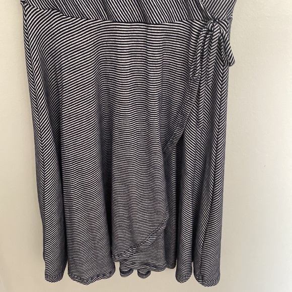 Navy & White Stripe wrap-style dress by Rolla Coster - size medium - Picture 4 of 6